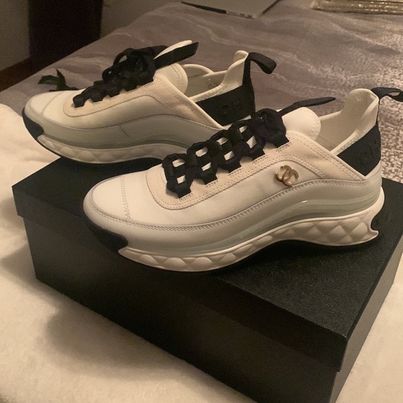 Never worn white 100 percent authentic Chanel sneakers - Picture 5 of 10
